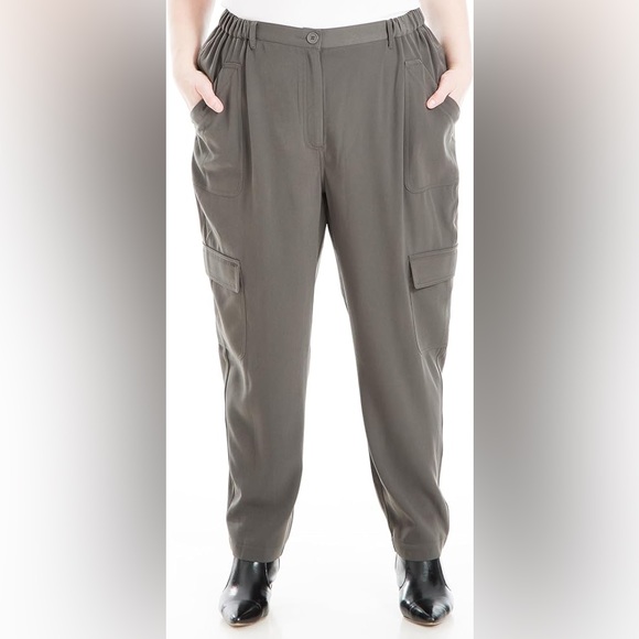 NWT Max Studio Women's Plus Size Soft Twill Ankle Cargo Pant - Picture 1 of 12